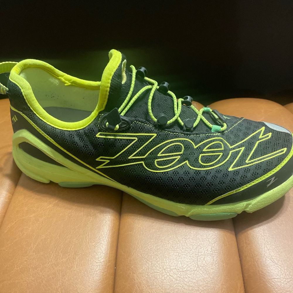 Zoot Men's Black and Neon Green Athletic Shoes